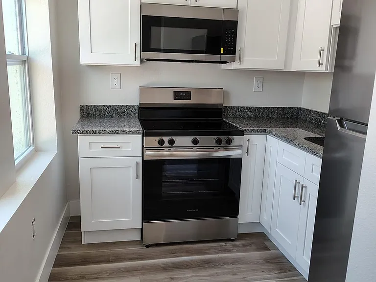 475 Umatilla Blvd #21 — Photo 4