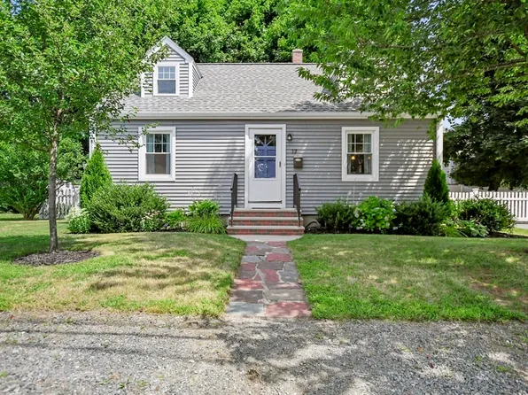 17 Kendal Dr, Woburn, MA 01801