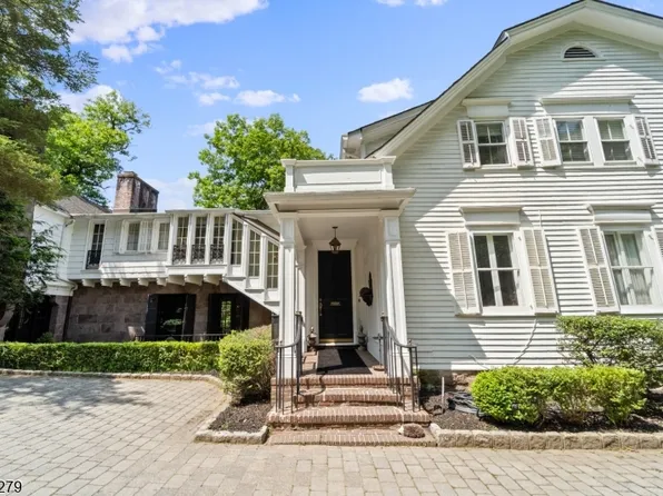 9 E Saddle River Rd, Saddle River Boro, NJ 07458