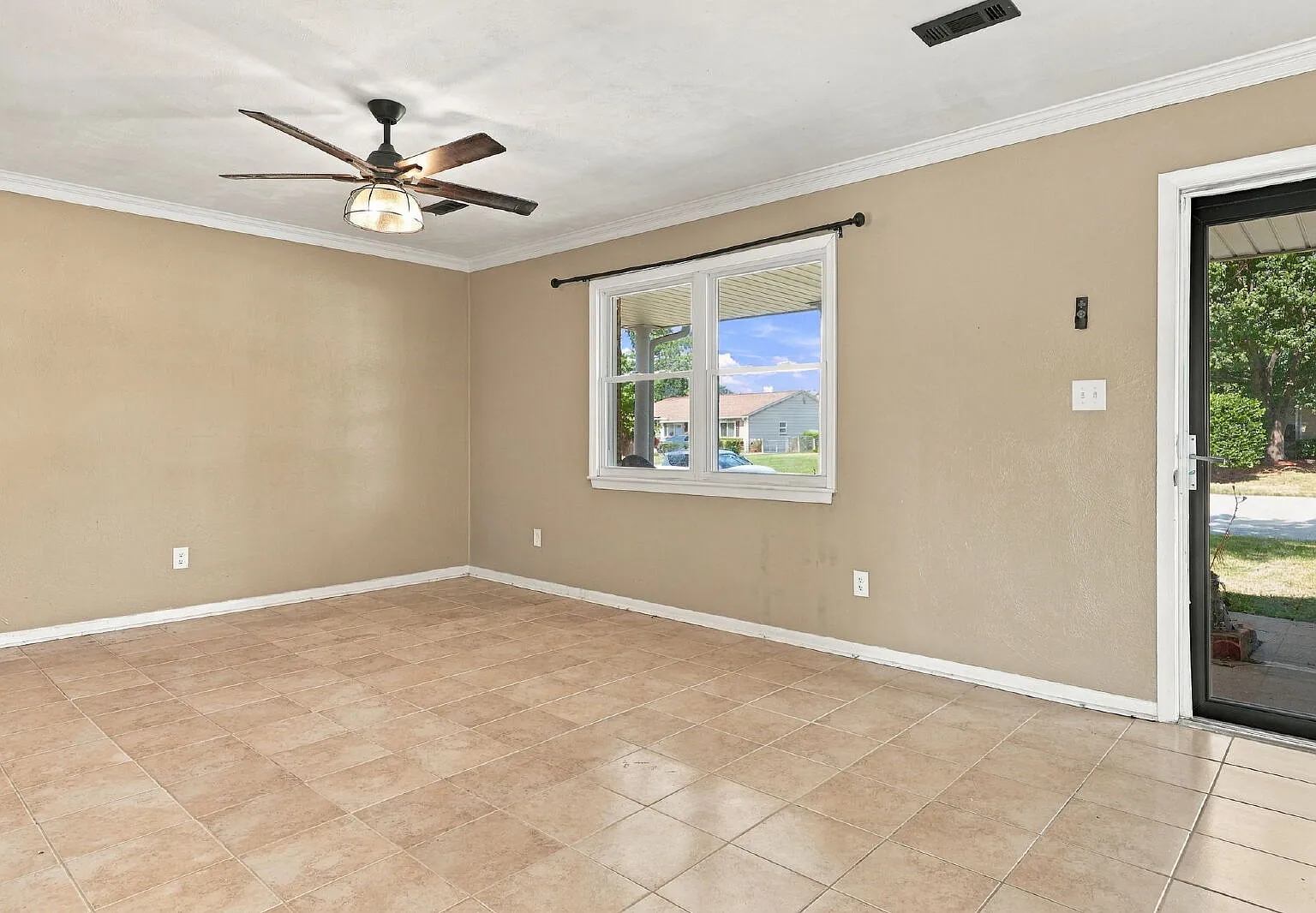 3 bed, 2.0 bath, 1450 sqft, $2,500 — Photo 4
