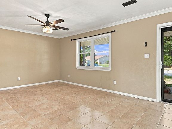 4th image of 3725 Forest Glen Rd