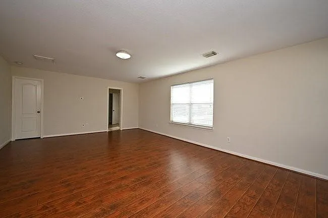 9403 Coatsworth Dr — Photo 18