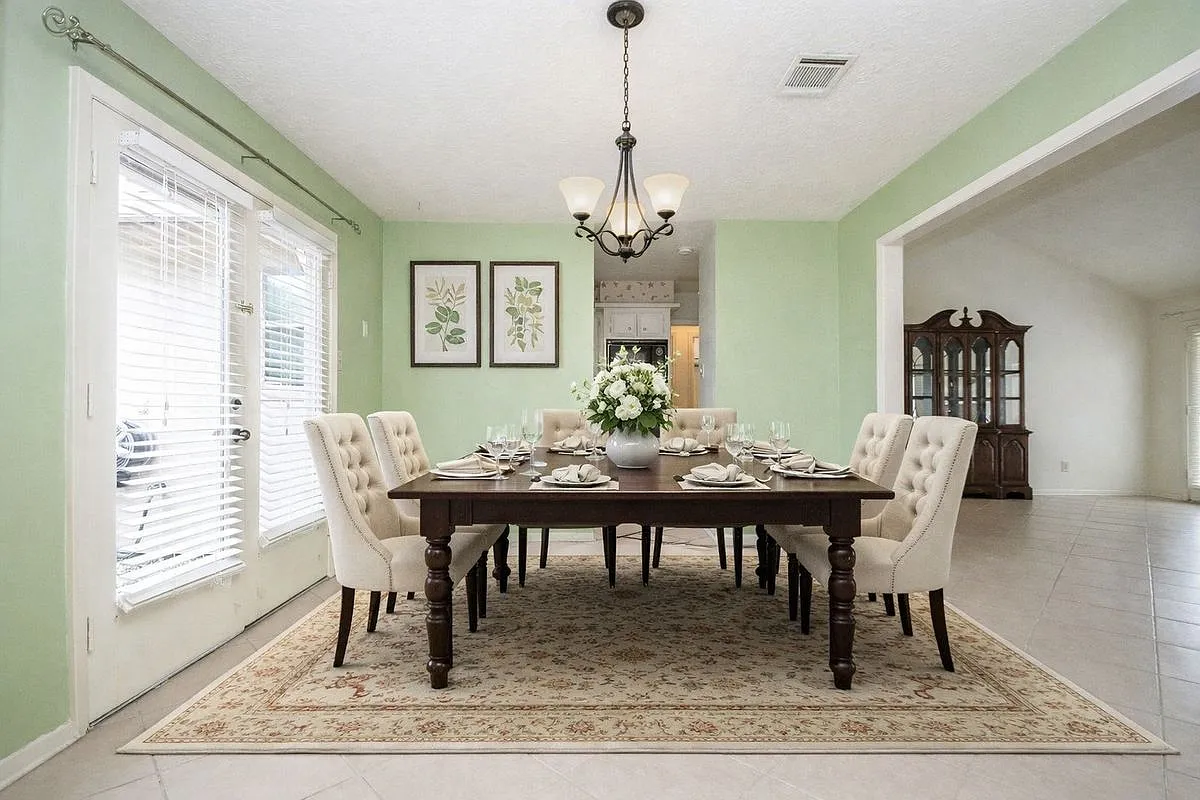 4 bed, 2.0 bath, 1729 sqft, $1,800 — Photo 1