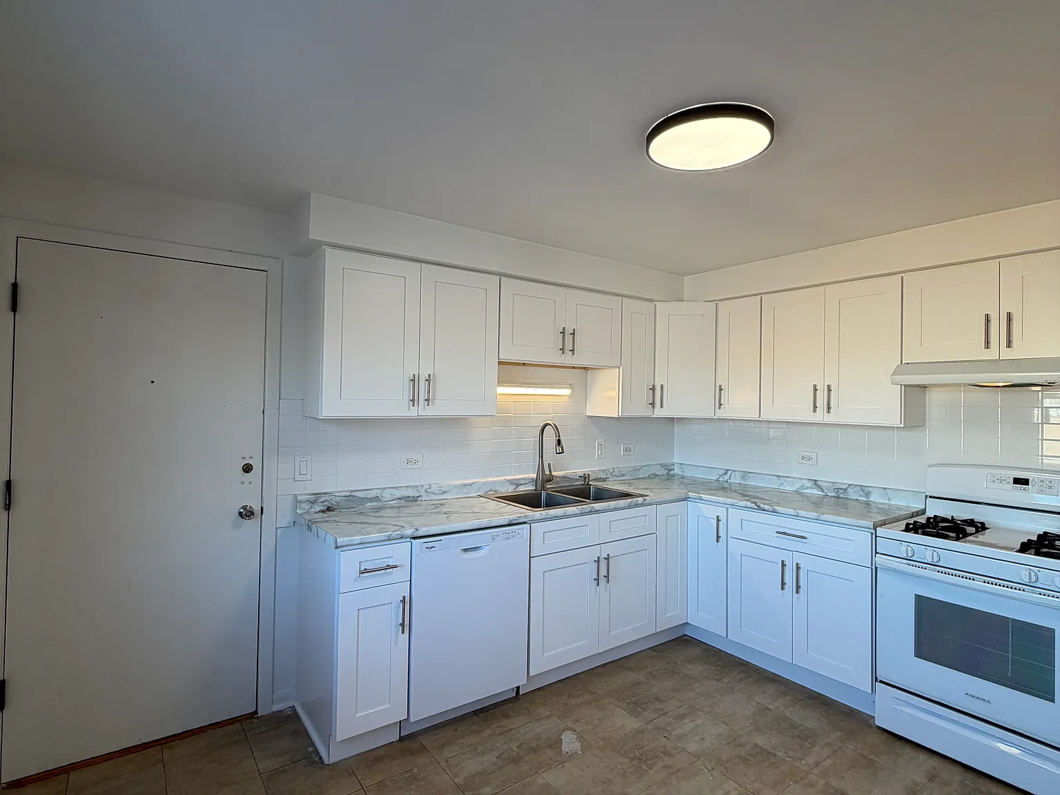 2 bed, 850 sqft, $1,750 — Photo 4