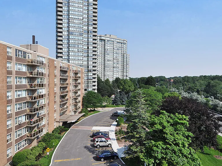 1286 Islington Ave — Photo 16