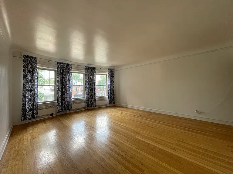 5832 N Virginia Ave #2 — Photo 3