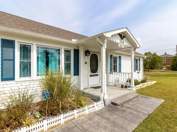 540 E Woodson Ave, Lecompton, KS 66050
