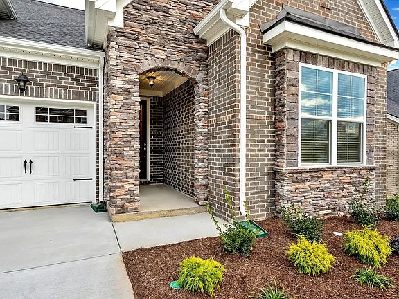 3rd image of 710 Parthenia Ln