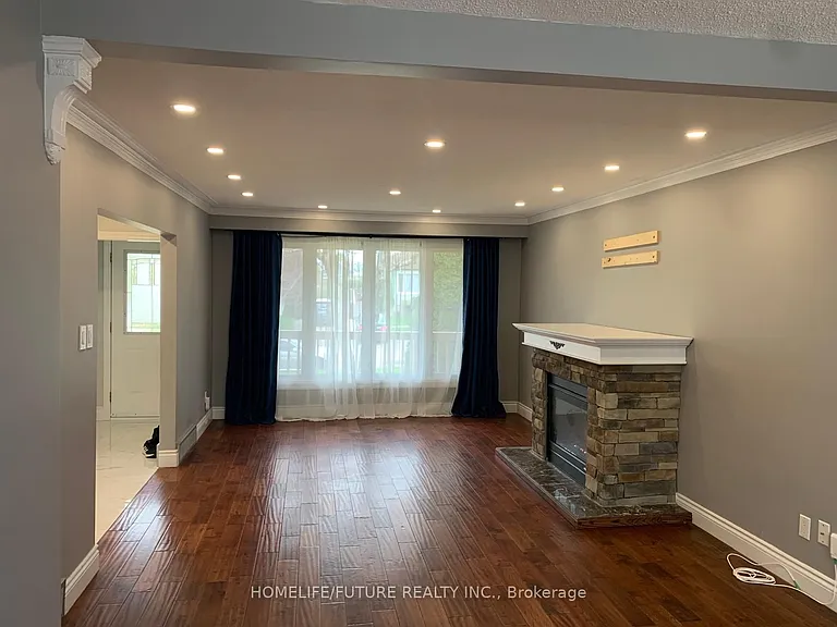 316 Walmer Rd — Photo 3