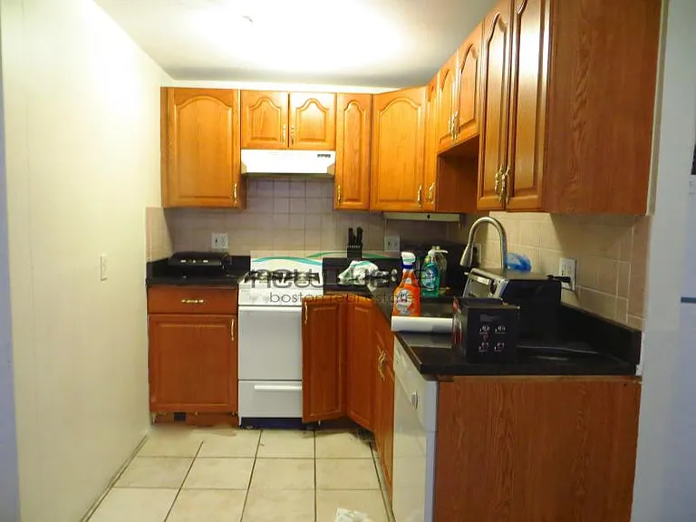 56 Queensberry St #G3 — Photo 2