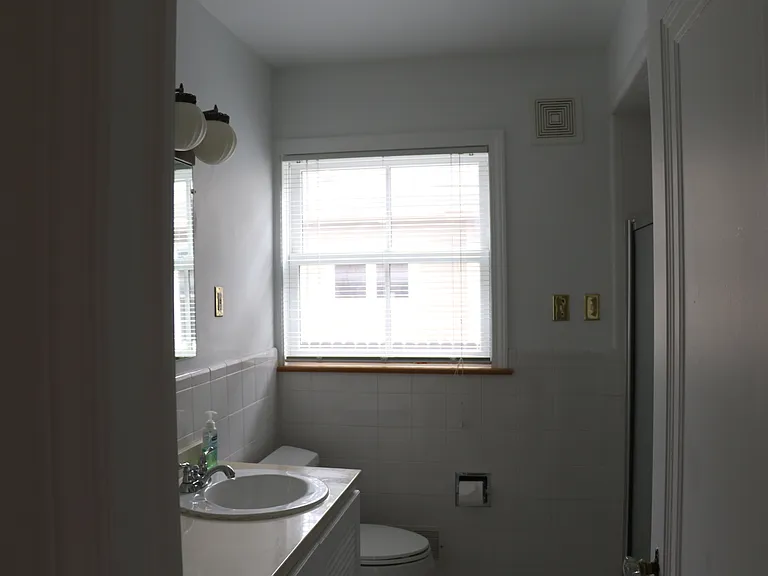 221 Green Ave #LWR — Photo 11