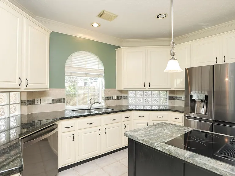 7502 Holly Court Est — Photo 18