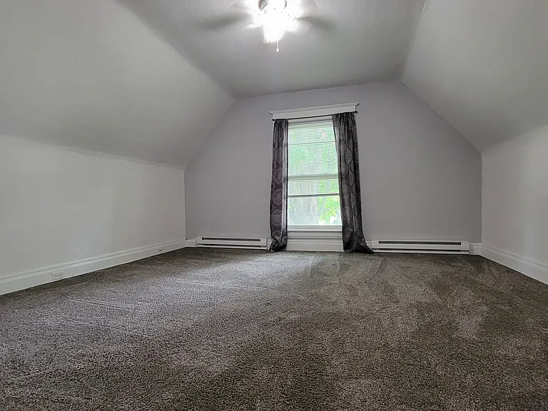 433 E Bremer St — Photo 7