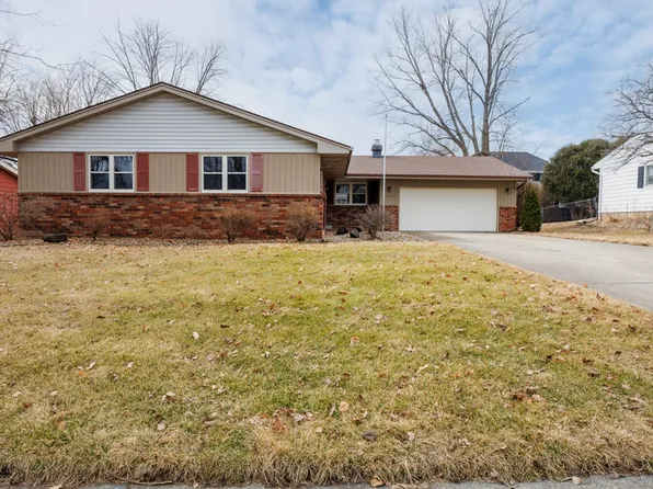 103 Cheltenham Dr, Normal, IL 61761
