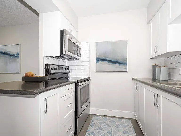 147 Wellington St W — Photo 4