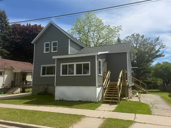 810 4th St, Menominee, MI 49858