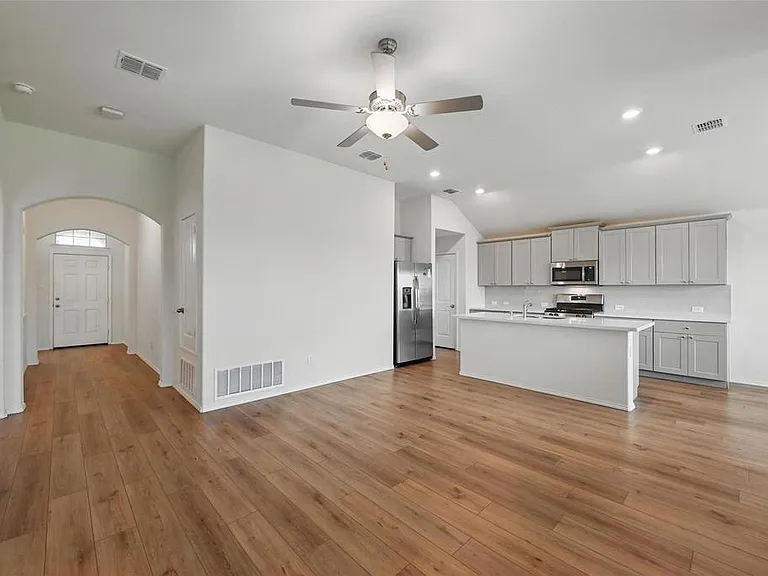 837 Amberwood Ct — Photo 6