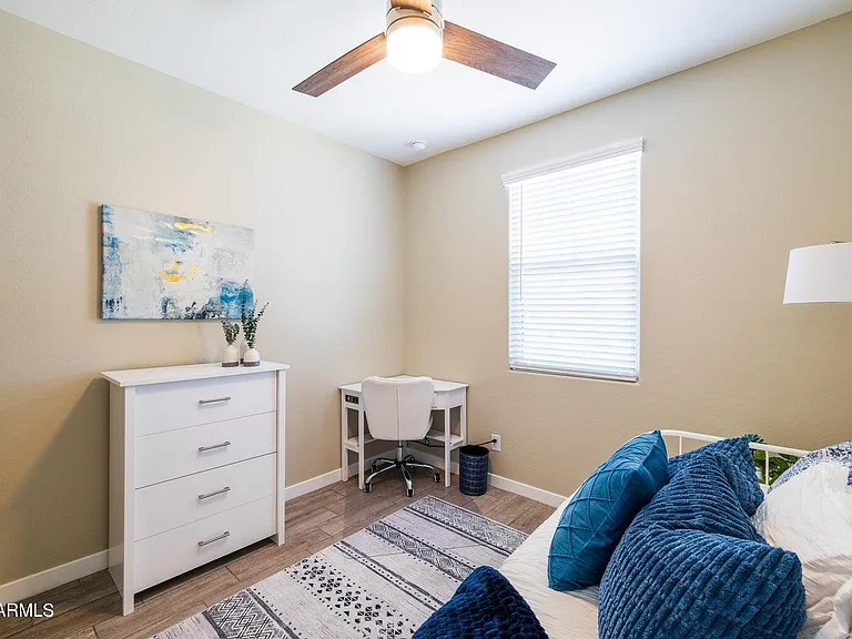 8924 W Solano Dr — Photo 6