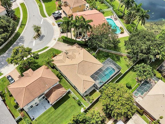 4th image of 5886 Bay Hill Circle
