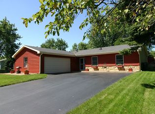 215 Meadowbrook Ct, Lake Zurich, IL