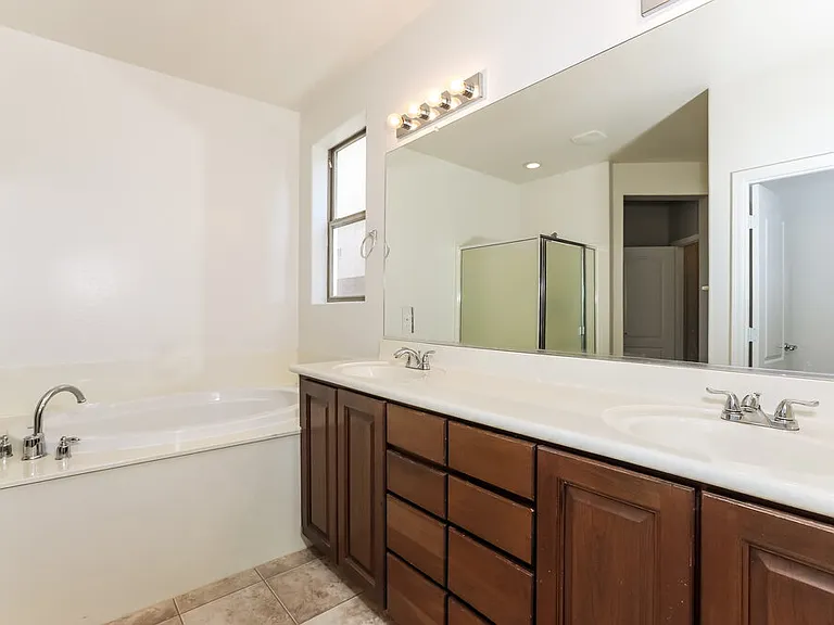 3258 E Ivanhoe St — Photo 14