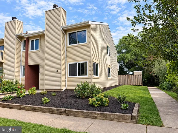 13300 Schwenger Pl, Herndon, VA 20170