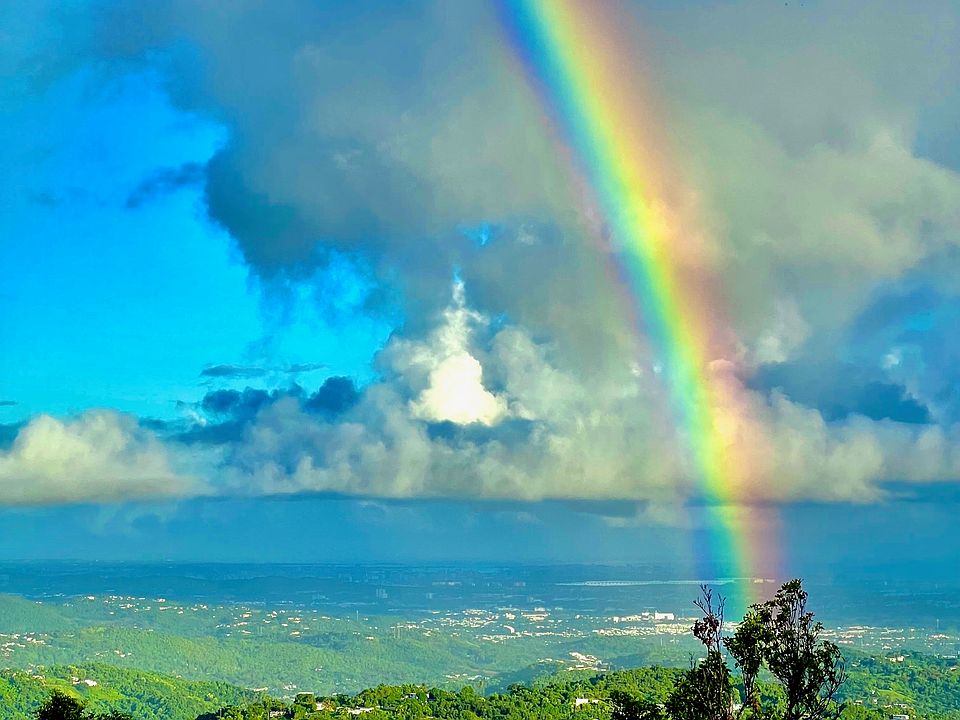 Your not dreaming. 
Zoom in-that's San Juan & the ocean Beyond!