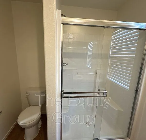 2931 N Crowe St — Photo 13