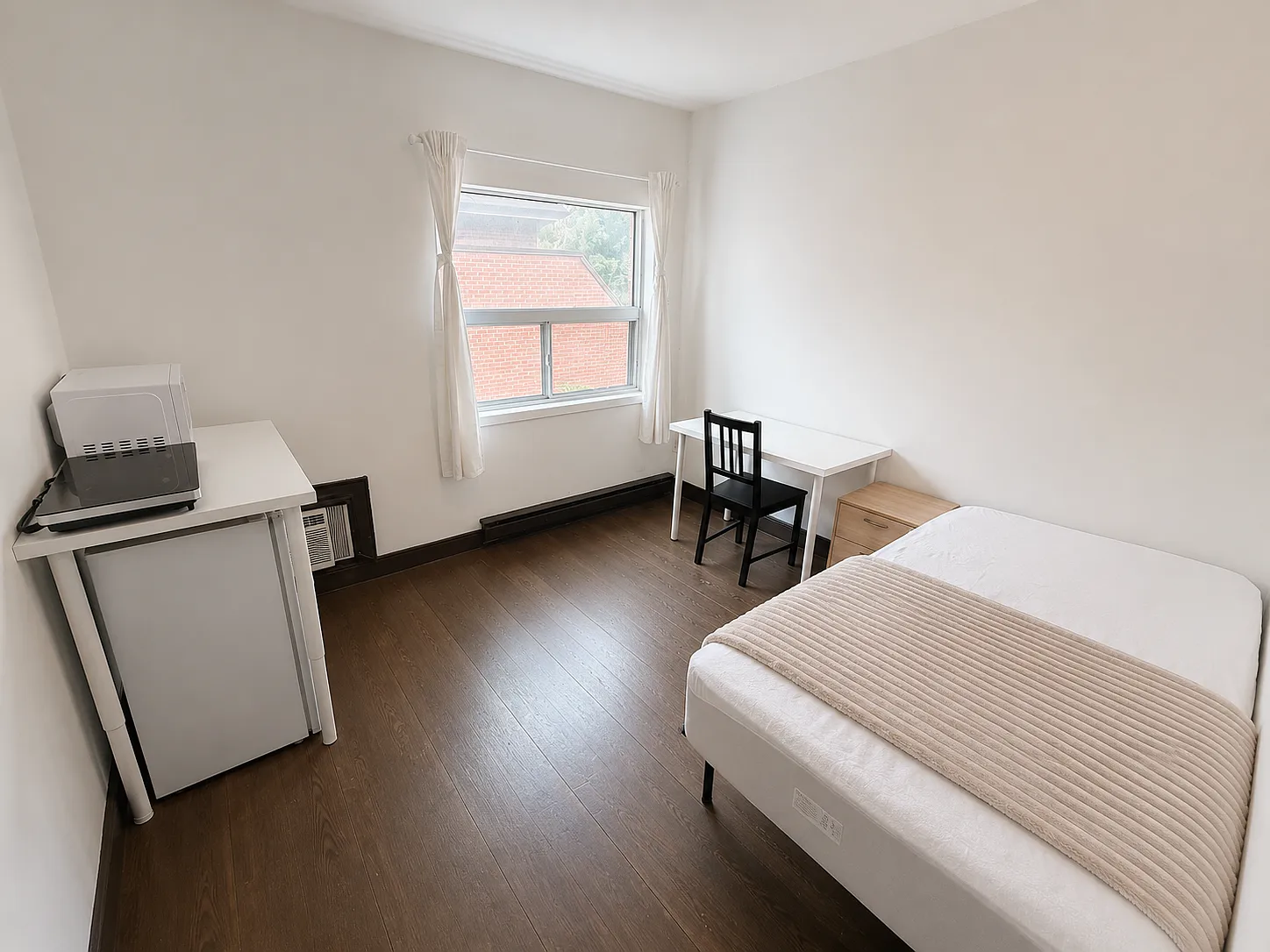 Studio, 200 sqft, $1,275 — Photo 3