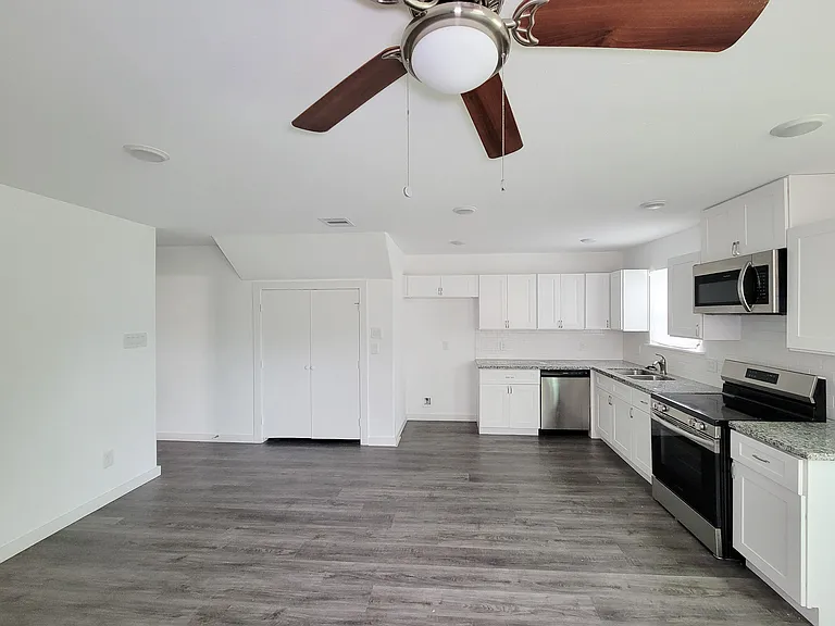 8122 Sterlingshire St #A — Photo 34
