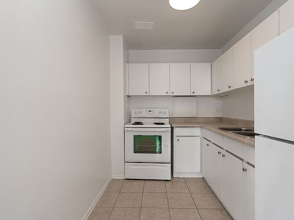 3rd image of 4 Overland Dr #50056B-405