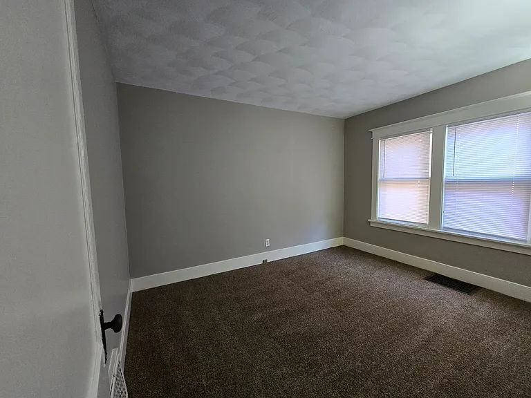 1136 E Central Park Ave — Photo 4