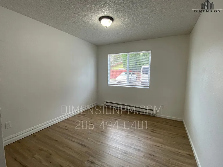 717 Myrtine St — Photo 8