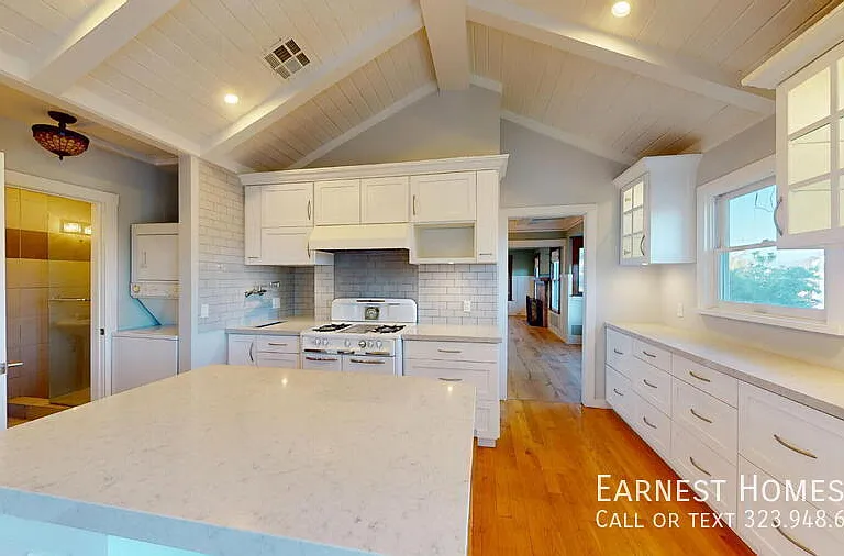 2256 Ewing St — Photo 11