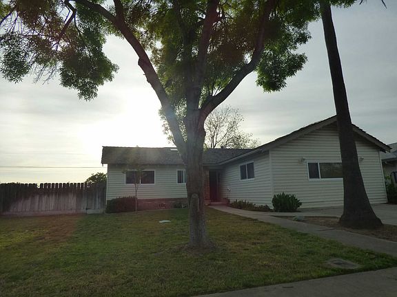 2nd image of 1801 Myrtlewood Dr