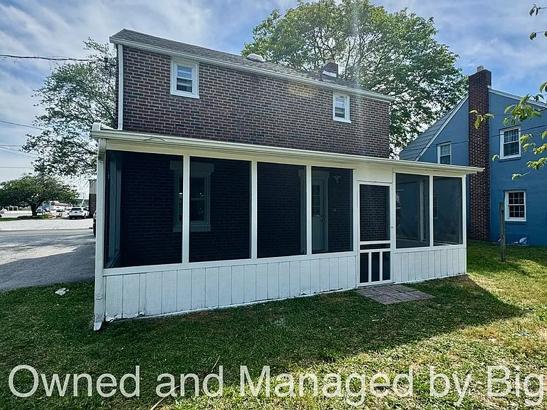 98 Garfield Ave — Photo 10
