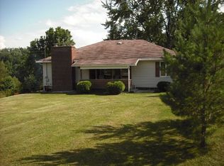 955 Rambler Dr, Ellwood City, PA 16117