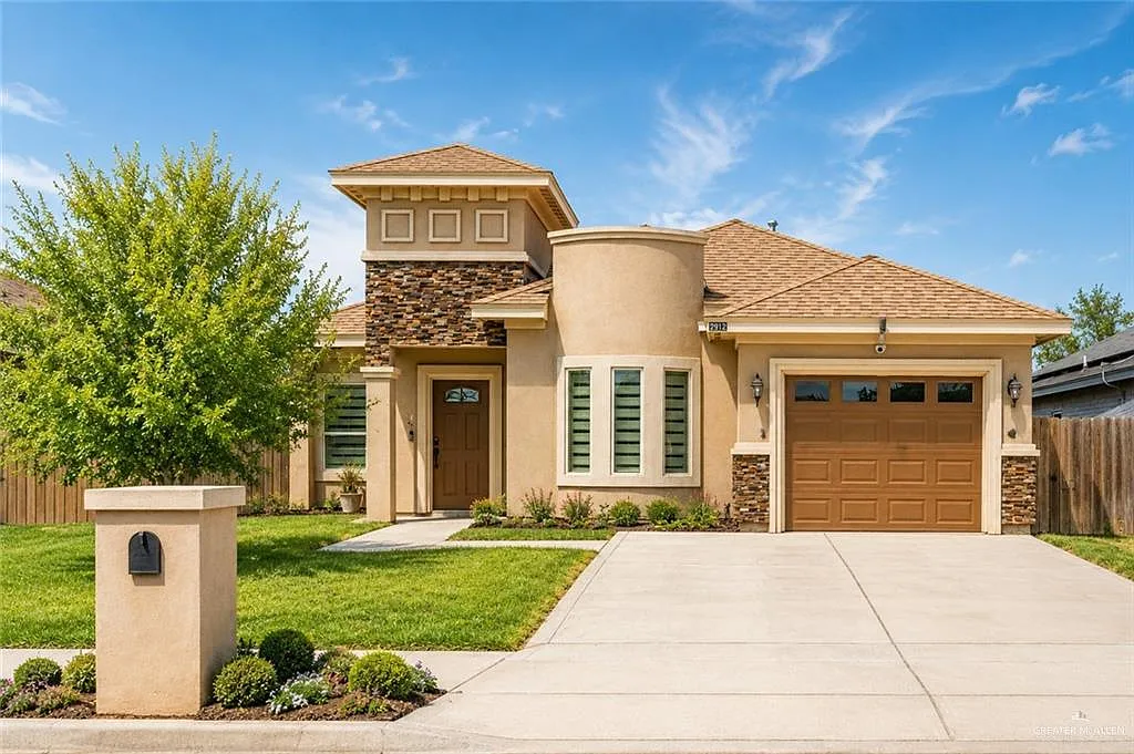 4 bed, 2.0 bath, 1720 sqft, $2,350 — Photo 1