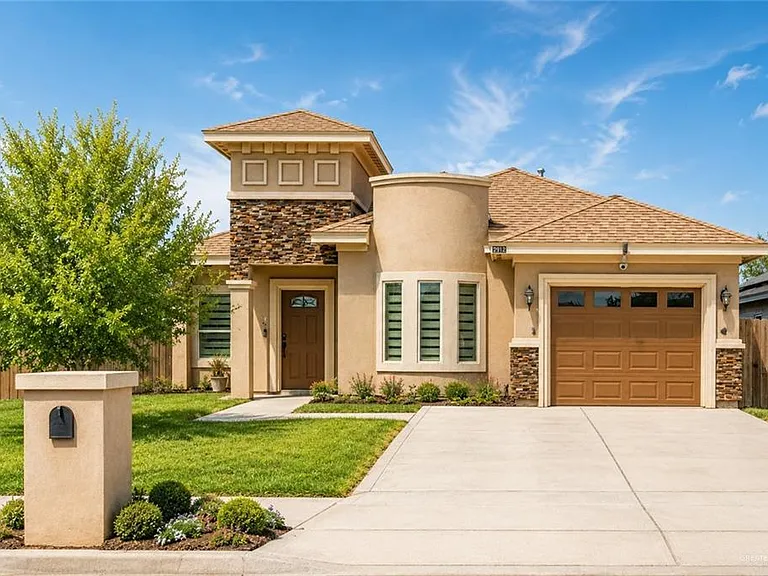 2912 Fuerte Ave — Photo 1