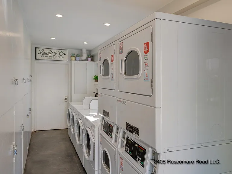 The Roscomare Apartments — Photo 14