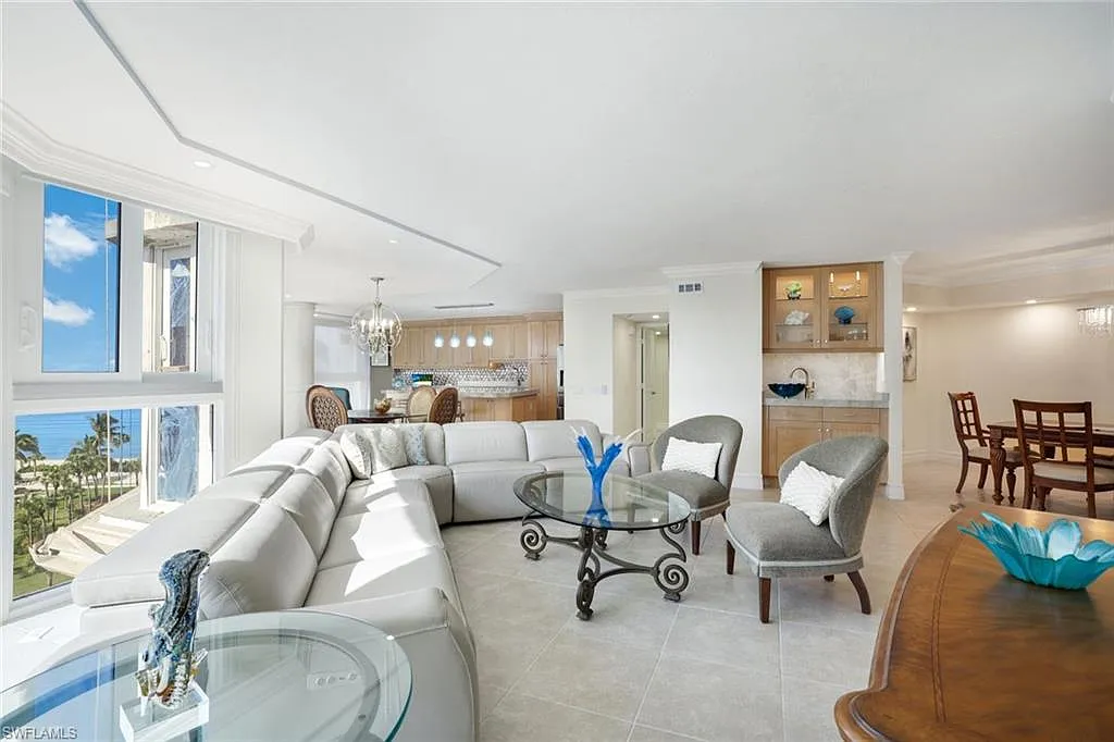 3 bed, 3.0 bath, 2160 sqft, $22,500 — Photo 3