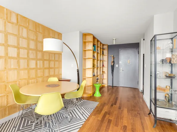 201 East 17th Street 31E image 2 of 14