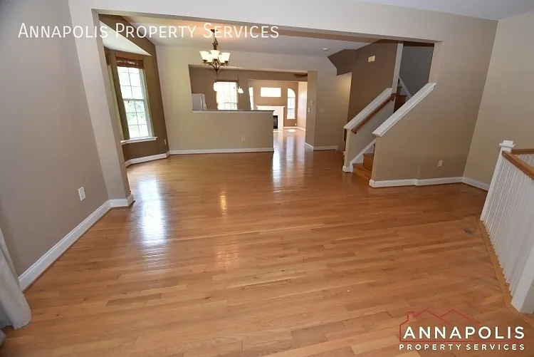 888 Stonehurst Ct — Photo 6