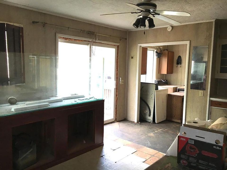2nd image of 10136 Main St