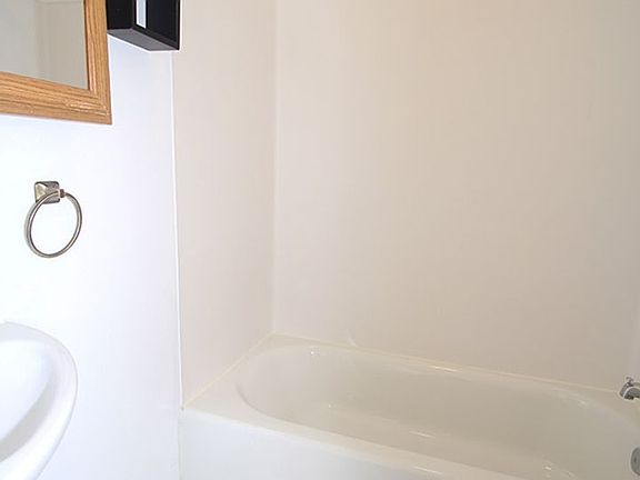 3rd image of 1414 S King St APT 18