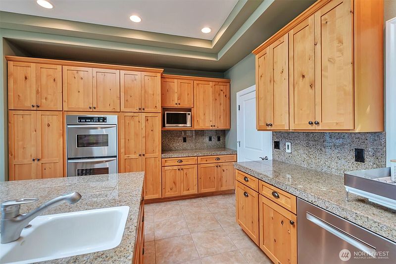 4th image of 302 Noblecliff Place