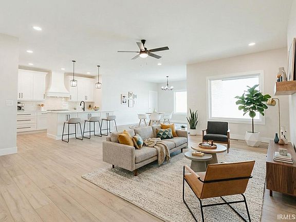 3rd image of 18801 Roscommon Rd