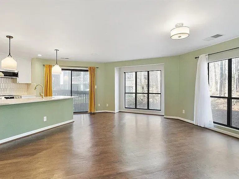 2 bed, 893 sqft, $1,725 — Photo 3