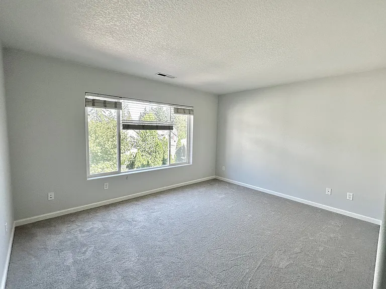220 NE 57th Ave — Photo 7