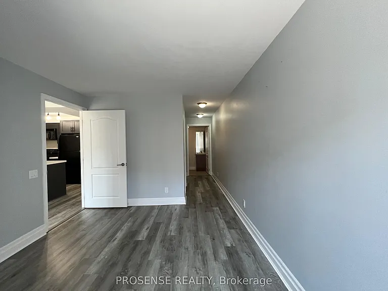 44 Bond St W #204 — Photo 8